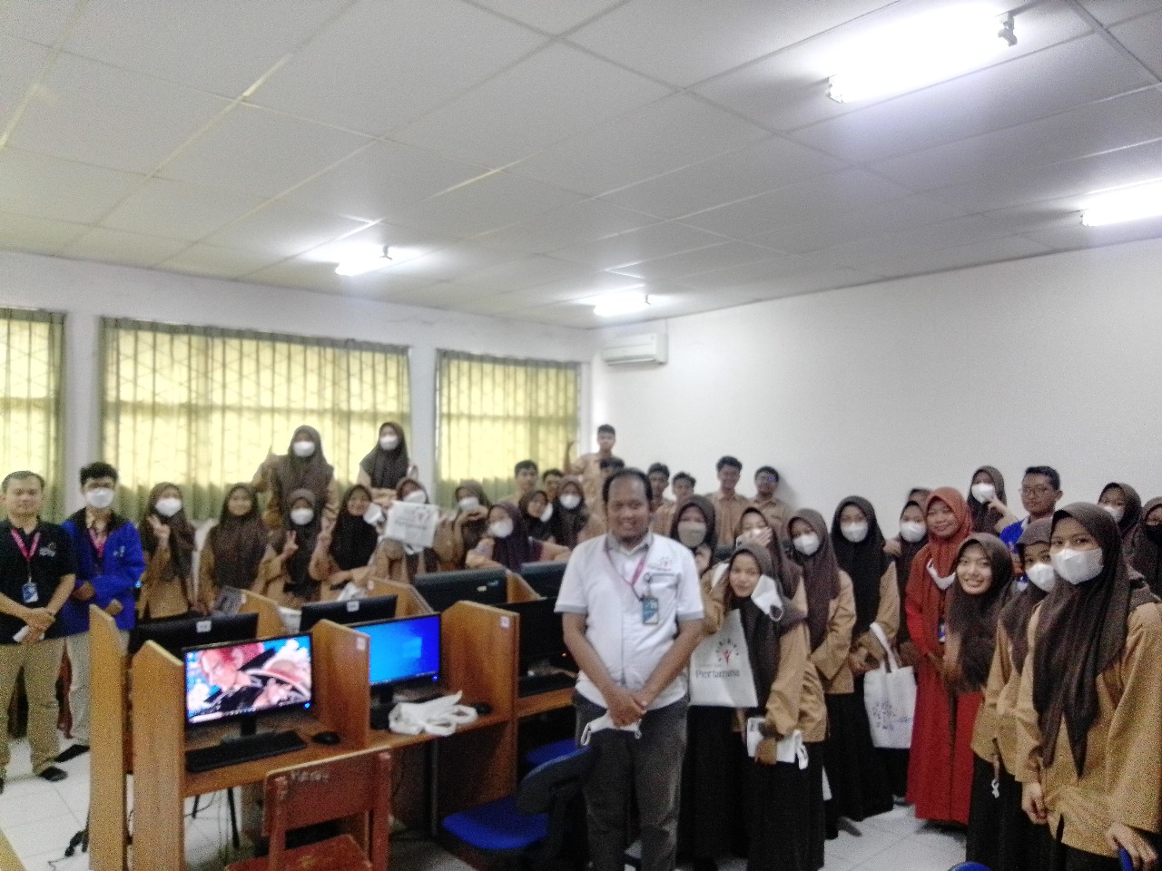 Mengenalkan Python ke Adik-Adik SMA